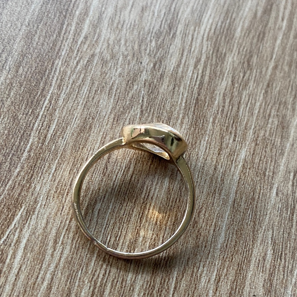 Elegant Gold Toned Ring with Clear Stone accent - Picture 5 of 6
